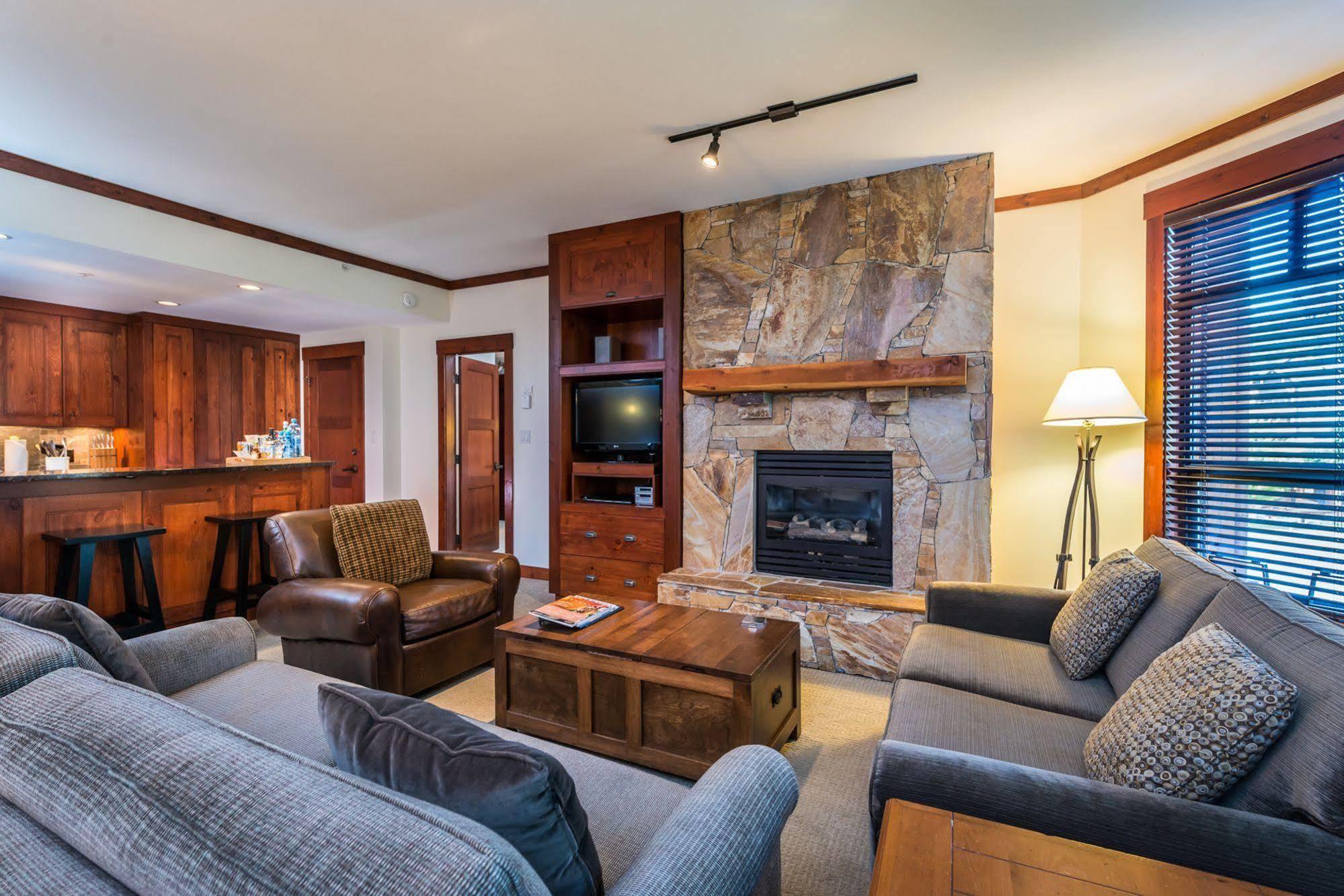 First Tracks Lodge Whistler Exterior foto