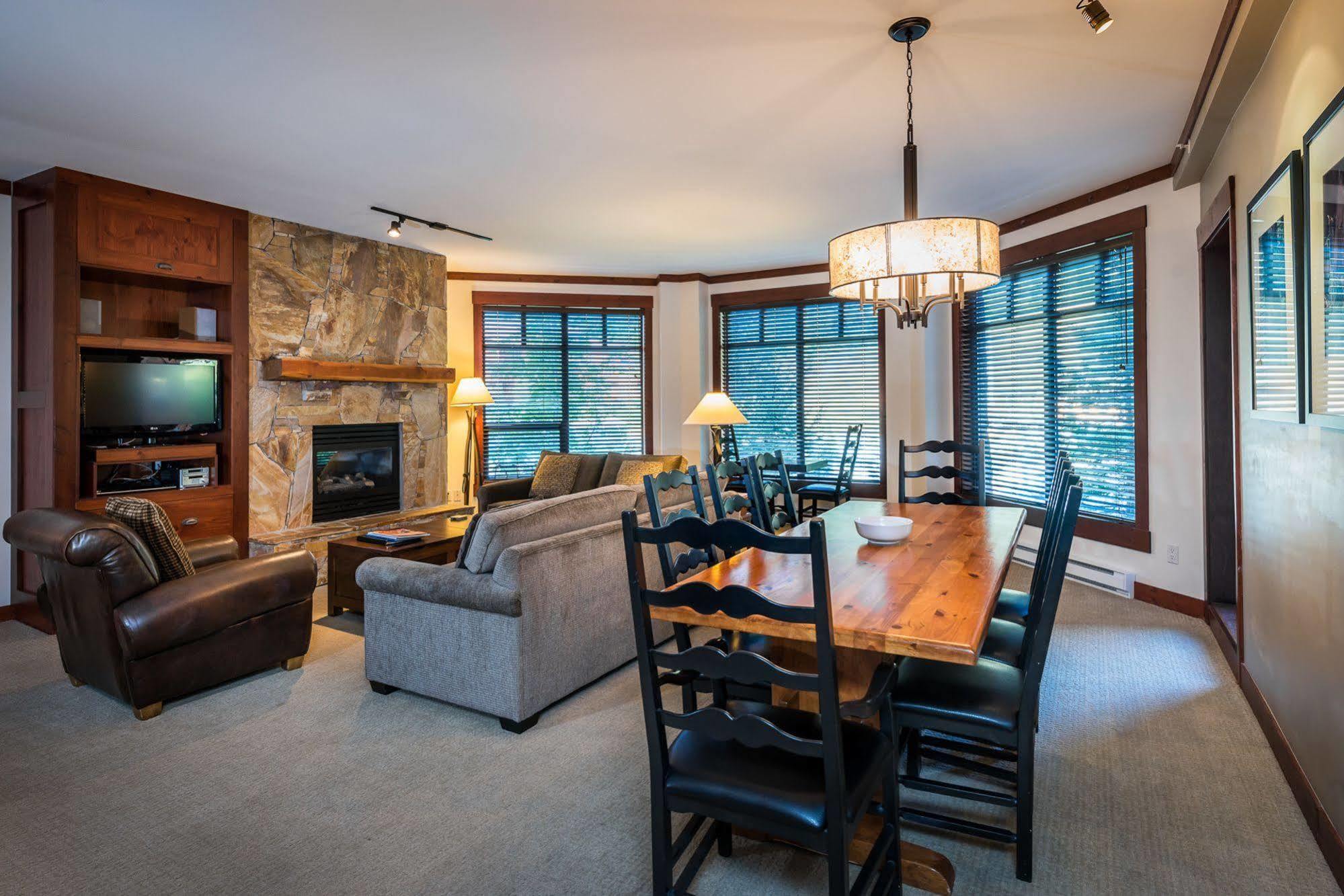 First Tracks Lodge Whistler Exterior foto